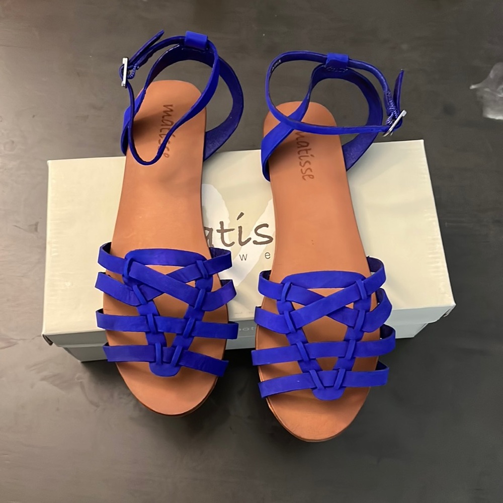 Matisse flat sandals size 8